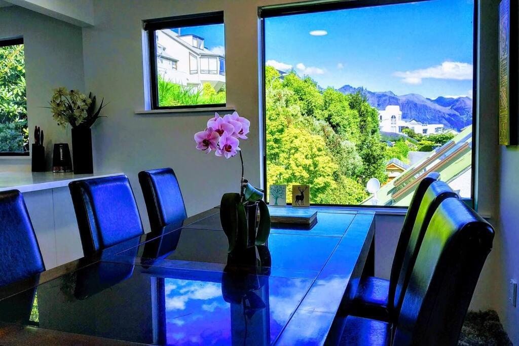 Stunning Home With Amazing Wakatipu Lake Views Queenstown Exterior foto